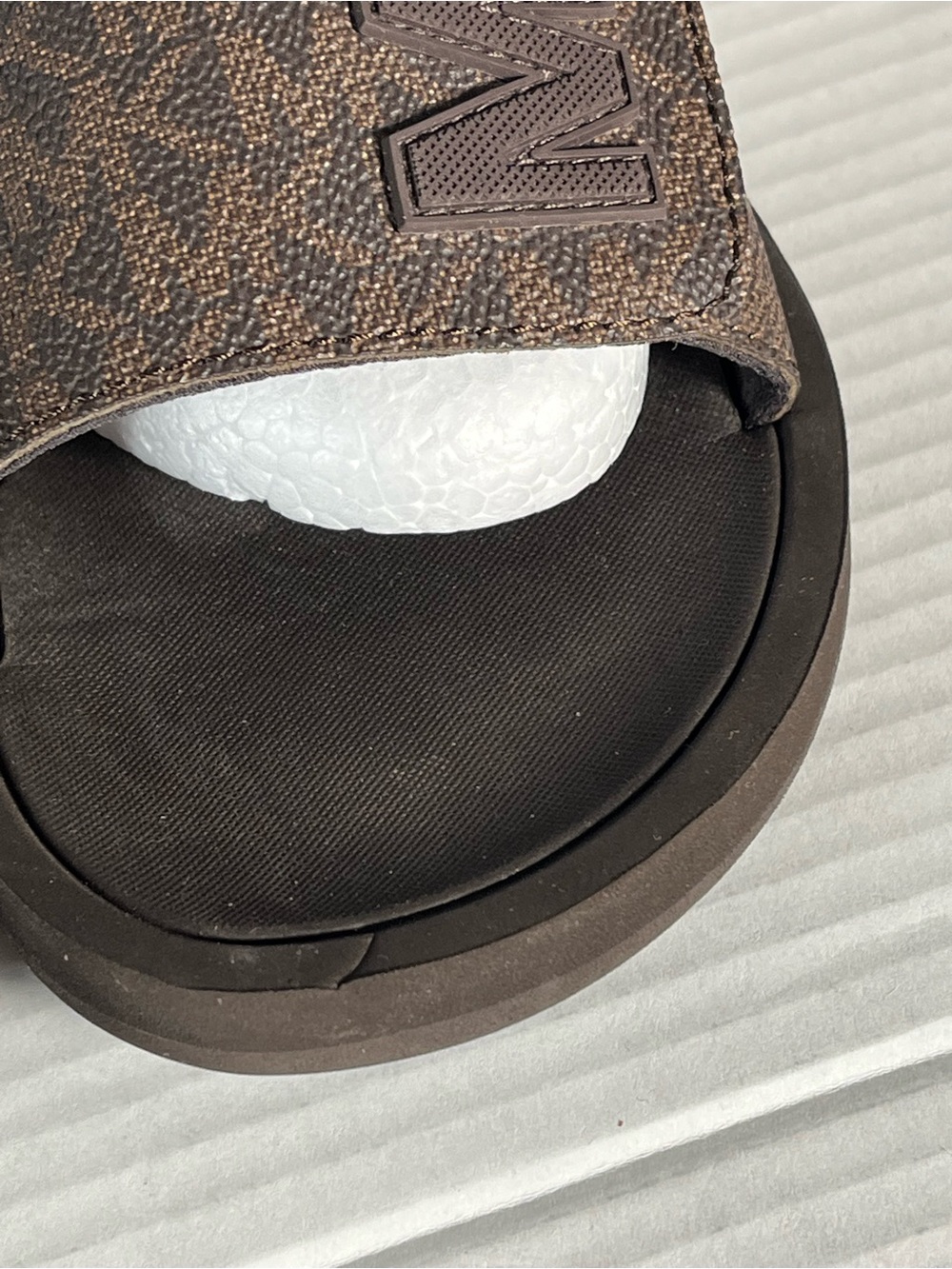 Michael Kors size 8.5 good condition - Picture 10 of 13